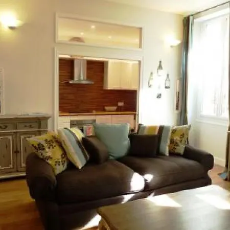 Apartment Luxury Three Bed In Just A Couple Of Minutes Walk To The Palais And Beaches 669
