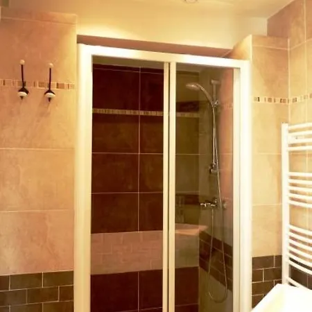 Luxury Three Bed In Just A Couple Of Minutes Walk To The Palais And Beaches 669 Apartment