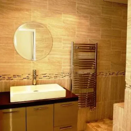 Luxury Three Bed In Just A Couple Of Minutes Walk To The Palais And Beaches 669